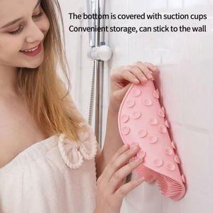 Tapis de Douche Antidérapant avec Ventouses, Brosse de Massage Dorsale et Tapis Exfoliant pour les Pieds – Accessoires de Salle de Bain et Toilettes - Product Image 4