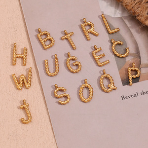 Amuleto de Letra Retorcida |   Colgante con Inicial del Alfabeto en Acero Inoxidable Chapado en Oro PVD de 18K |   Resistente al agua, hipoalergénico y sin deslustre - Product Image 2