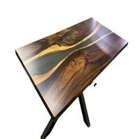Table à manger en bois massif avec résine époxy, nouvelle collection