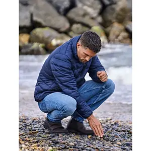 Giacca Leggera: Merchandising Sostenibile - Product Image 2