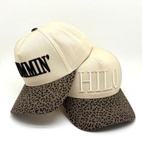 Mode verstelbare katoenen baseballpet met aangepaste 3D-letterborduurwerk en luipaardpatroon op de klep, unisex streetwear hoofddeksel