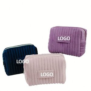 Sac cosmétique en velours grande capacité avec logo personnalisé, tendance, pour voyage, shopping, rangement de maquillage et articles de toilette, imperméable - Product Image 1