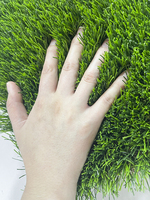 Gazon synthétique vert haute densité ignifuge personnalisable en gros pour green de golf et jardin