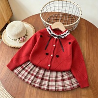 Ensemble de vêtements pour petites filles, automne-hiver, pull en tricot à motif cœur, col en dentelle, cardigan à nœud et jupe plissée à carreaux, tenue douce en deux pièces
