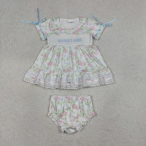 Ensembles Prêts à Expédier pour Bébés Filles et Enfants : Hauts Brodés Manches Courtes 'Mama's Girl' et Shorts Bummies à Fleurs - Product Image 3