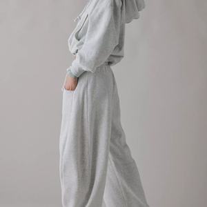 Conjunto Deportivo Personalizado con Logotipo OEM para Mujer, Conjuntos Deportivos de Invierno al por Mayor, Ropa Deportiva para Entrenamiento y Jogging - Product Image 2