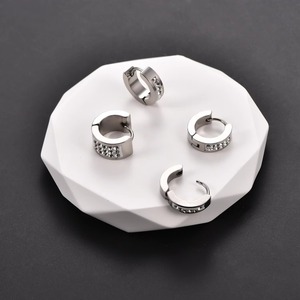 2 paires de boucles d'oreilles Huggies unisexes pour femmes et hommes, en acier inoxydable, cercle avec zircon cubique, bijoux d'oreille pour hommes et femmes - Product Image 5