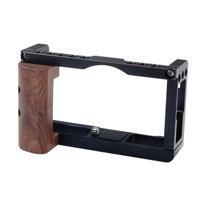 Cage pour appareil photo Canon G7X3 en alliage d'aluminium anti-rayures avec poignée en bois, interface 1/4 et support de montage griffe froide pour la prise de vue vidéo - Product Image 2