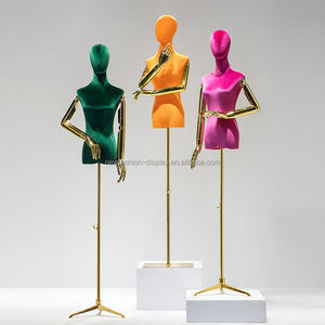 Maniquí de <span class=keywords><strong>ropa</strong></span> de medio cuerpo <span class=keywords><strong>a</strong></span> la moda para mujer, terciopelo ajustable para la parte superior del cuerpo con brazo dorado flexible hecho de plástico - Product Image 3