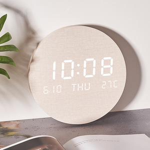 Stile nordico orologio <span class=keywords><strong>da</strong></span> <span class=keywords><strong>parete</strong></span> a LED per casa camera <span class=keywords><strong>da</strong></span> letto e ufficio moderno muto orologio digitale con materiale <span class=keywords><strong>in</strong></span> <span class=keywords><strong>legno</strong></span> per uso decorativo - Product Image 4