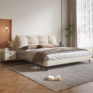 Lit Yisi moderne de luxe avec <span class=keywords><strong>dossier</strong></span> en cuir souple <span class=keywords><strong>suspendu</strong></span>, cadre en <span class=keywords><strong>bois</strong></span> massif, taille Queen/King, sommier en acier inoxydable - Product Image 1