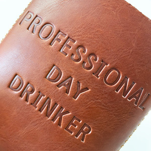 Giá thấp moq 100 tùy chỉnh phong cách của bạn bán buôn trống cách điện bia có thể giữ da có thể làm mát với Debossed Logo - Product Image 3