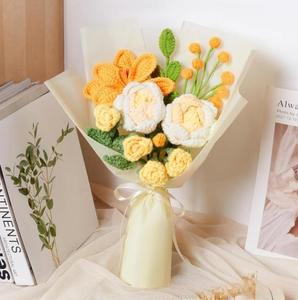 Regalo exclusivo de varias vacaciones <span class=keywords><strong>Ramo</strong></span> de <span class=keywords><strong>rosas</strong></span> <span class=keywords><strong>y</strong></span> <span class=keywords><strong>tulipanes</strong></span> de punto hecho a mano Artesanía creativa única Día de San Valentín conmovedor - Product Image 3