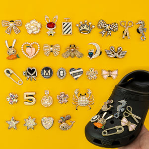 HYB Kuaji - Adornos de Metal con Pedrería para Zapatos, Diseño de Lujo, 2.5-20cm, MOQ Bajo, Venta al Por Mayor - Product Image 1