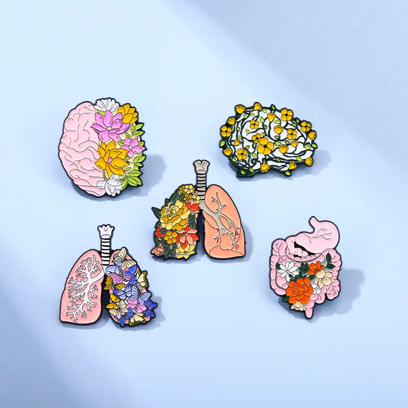 Pin de esmalte de flores para el cuerpo, suministro de órganos personalizados, planta de pulmones, corazón interno, Punk, mariposa, de solapa médica, venta al por mayor