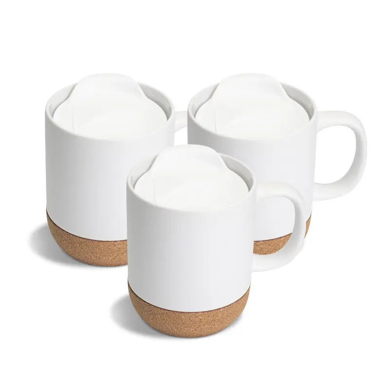 Nova chegada promocional caneca de café de cerâmica com tampa e base de cortiça 390ml sublimação em branco