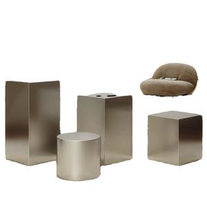 ชั้นวางรองเท้าและกระเป๋าสแตนเลสสำหรับร้านขายเสื้อผ้า: แท่นวางกลางและแท่นวางสำหรับร้านค้าของผู้ซื้อ - Product Image 5