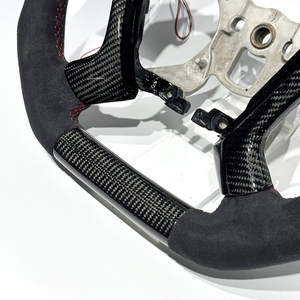 Volante de Cuero Alcántara Negro Personalizado de Fábrica con Fibra de Carbono Negra y LED para Chevrolet Silverado - Product Image 3