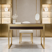 Table de bureau VIP de luxe en bois foncé avec pieds en U dorés brossés, miroir ovale en bois incrusté, armoire LED, bijoux, marbre, aménagement de boutique