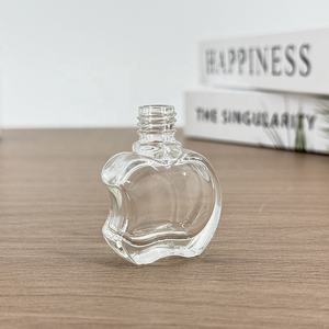 Usine 10ml clair pomme <span class=keywords><strong>voiture</strong></span> <span class=keywords><strong>parfum</strong></span> diffuseur désodorisant bouteille vide suspendu rituels <span class=keywords><strong>voiture</strong></span> <span class=keywords><strong>parfum</strong></span> bouteille avec couvercle en bois de Lotus - Product Image 6