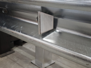 Barandilla de carretera Reflectores de barandilla duraderos impermeables Delineador de visibilidad y seguridad Tamaño personalizado para Kazajstán - Product Image 2