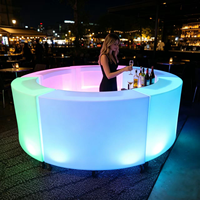 Barre LED RGBW étanche IP65, lumière blanc chaud 2700K, garantie 2 ans pour bars et restaurants en extérieur