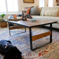 Banc de base de table basse de console moderne avec pieds en bois rustiques et cadre en métal carré pour une utilisation en extérieur dans les hôpitaux ou les ateliers