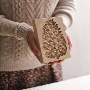 Pomme de pin sculpté en bois moules à biscuits cuisson emporte-pièce pin cône forme Biscuit gaufrage cuisine bricolage presse timbres <span class=keywords><strong>famille</strong></span> - Product Image 5