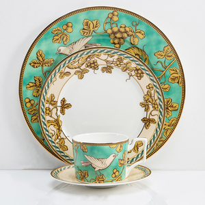 Set di Piatti in Porcellana Stile Nordico, Lussuoso Servizio di Piatti in Bone China con Motivo Uccelli Verdi - Product Image 3