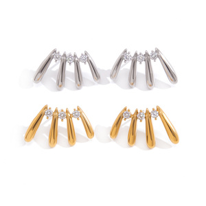 Boucles d'oreilles géométriques en acier titane avec zircon serti griffe, bijoux pour femme à porter au quotidien - Product Image 1