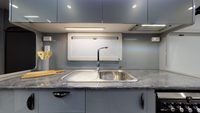Caravane familiale de luxe tout-terrain, maison mobile, fabrication sur mesure, triple couchette, caravane de voyage en aluminium pour le camping en plein air