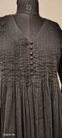 Robe mini noire unie à col en V, coupe trapèze, manches trois quarts, ourlet plissé, boutonnée sur le devant, en coton tissé, coupe ample, pour usage quotidien