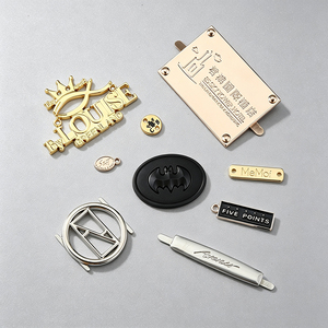 Étiquette métallique dorée en alliage de zinc, logo de marque de vêtements personnalisé, découpé au laser, en relief 3D, pour vêtements/maillots de bain - Product Image 3