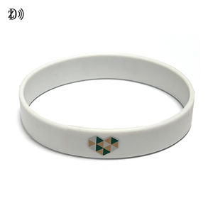 얇은 <span class=keywords><strong>NFC</strong></span> 팔찌를 착용하기 편한 공장 가격 NTAG213 NTAG215 NTAG216 RFID 실리콘 팔찌 - Product Image 1