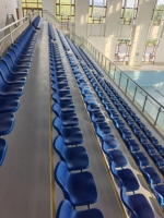 Siège de stade robuste et ergonomique à dossier haut en plastique résistant pour les matchs de football en plein air