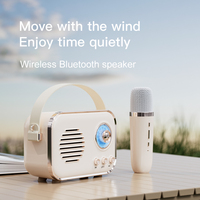 P33 PLUS Mikrofon Nirkabel Speaker BT Mini Karaoke Lucu Cocok untuk Hadiah Anak-Anak Pertemuan Keluarga Karaoke Luar Ruangan
