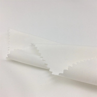 Vente en gros 100% polyester blanc tissu en mousseline de soie fine anti-pilules respirant croisé sergé tissé pour vêtements musulmans pour garçons filles