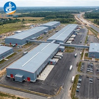 Bâtiment d'entrepôt industriel préfabriqué en acier léger sur mesure, structure métallique préfabriquée durable pour les projets d'ateliers de production