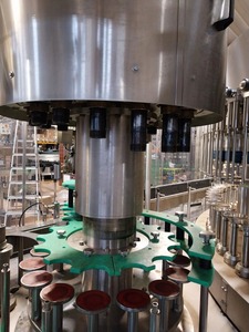 Máquina taponadora automática de alta precisión ROPP utilizada para sellar tapas de aluminio en botellas para venta de exportación - Product Image 3