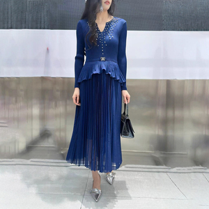 Robe midi décontractée élégante pour femmes, design plissé unique, manches bouffantes en forme <span class=keywords><strong>de</strong></span> lotus, <span class=keywords><strong>saison</strong></span> printemps, robe plissée directe d'usine - Product Image 1