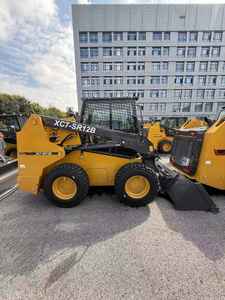 Mini-chargeuse compacte Xc7-Sr12B à levage de godets puissant, mouvement stable, conception compacte pour utilisation agricole, travail dans les espaces restreints - Product Image 2