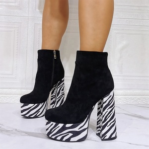 Botines de Plataforma Alta con Estampado de Cebra para Mujer, Zapatos de Tacón Grueso, Botines Cortos con Parte Superior de Gamuza para Damas - Product Image 3