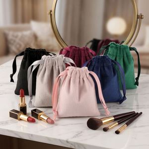 Pochette en velours personnalisée avec logo estampé à chaud, sac cadeau avec impression sérigraphique, recyclable - Product Image 5