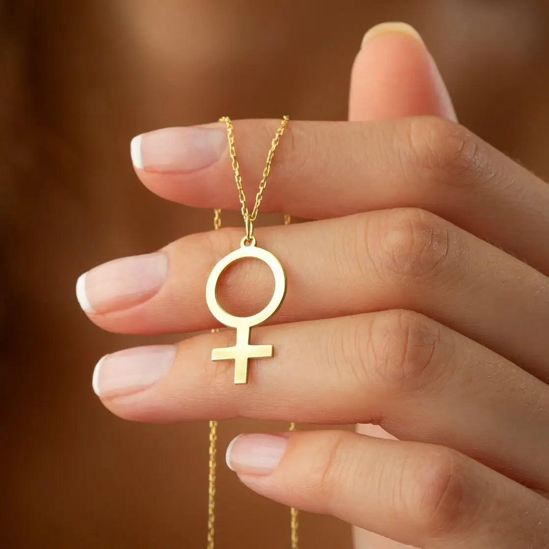 女性と女性のための新しい在庫到着フェミニストネックレスジュエリー卸売18kゴールドプレートステンレス鋼金星シンボルネックレス