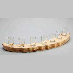 Support élégant en bois courbé pour verres, fait main, rustique, pour présentation de boissons, utilisation dans le salon - Product Image 1