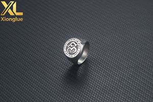 Anillo Vintage de Oro de 10K con Circonita y Baño de Oro de 18K, Diseño Creativo de Gota de Aceite Triangular, Estilo Hiphop para Fiestas o Regalos - Product Image 4