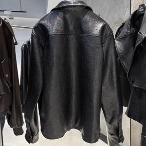 <span class=keywords><strong>Giacca</strong></span> in <span class=keywords><strong>Pelle</strong></span> <span class=keywords><strong>di</strong></span> Pecora Nera Testurizzata Primavera 2025, <span class=keywords><strong>Camicia</strong></span> in <span class=keywords><strong>Pelle</strong></span> Oversize, <span class=keywords><strong>Giacca</strong></span> Blouson da Donna - Product Image 2