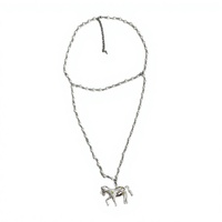 Collier pendentif cheval en perles plaqué or, bijoux floraux et animaliers pour femme, idéal pour les fêtes et les occasions spéciales