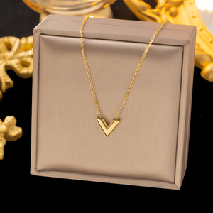 Conjuntos de Joias Finas de Aço Inoxidável Banhados a Ouro <span class=keywords><strong>18K</strong></span>, À Prova d'Água, com Colar Pingente em V, Pulseira e Brincos para Mulheres - Product Image 2