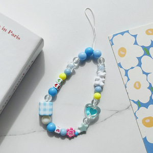 <span class=keywords><strong>Pendentif</strong></span> pour <span class=keywords><strong>téléphone</strong></span> portable en forme de cube bleu en forme de cœur avec ours en peluche. Accessoire universel et portable anti-perte fait main en perles de macaron. - Product Image 3